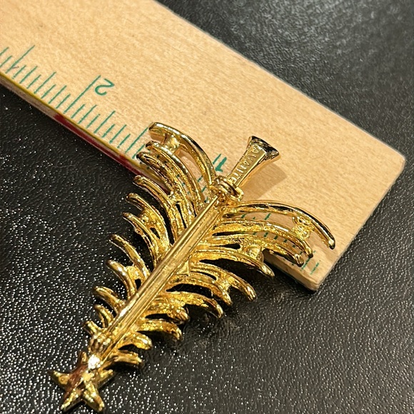 Vintage Christmas Tree Brooch by Avante - Picture 9 of 13